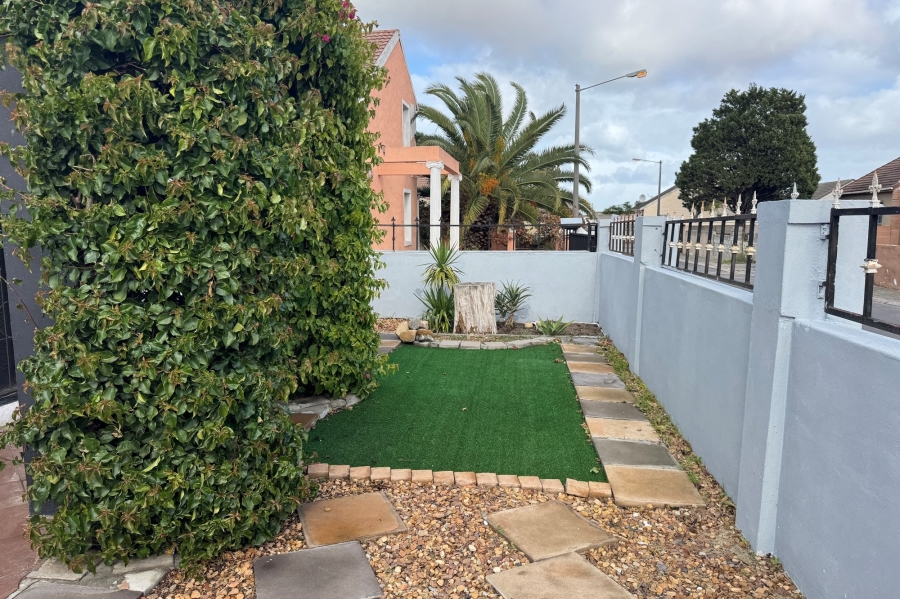 4 Bedroom Property for Sale in Malibu Village Western Cape